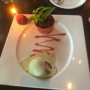 Meet your Posher, Idy